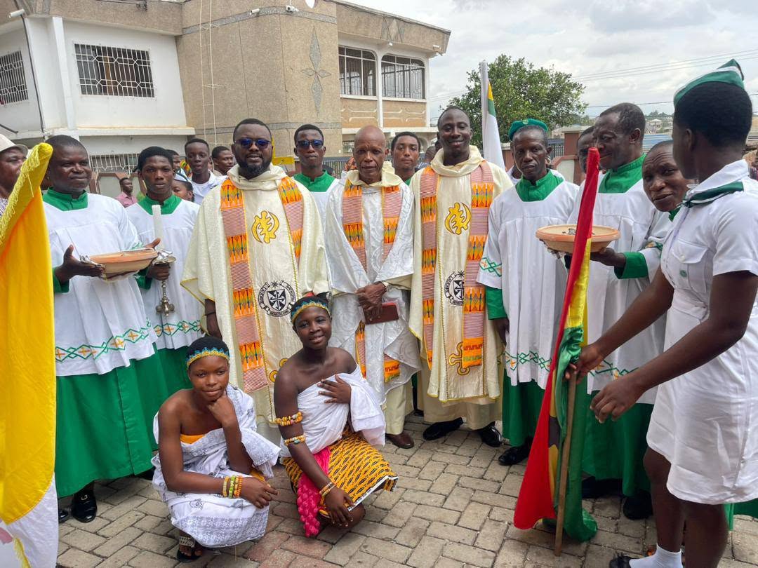 Priests and parishioners in kente vestments
